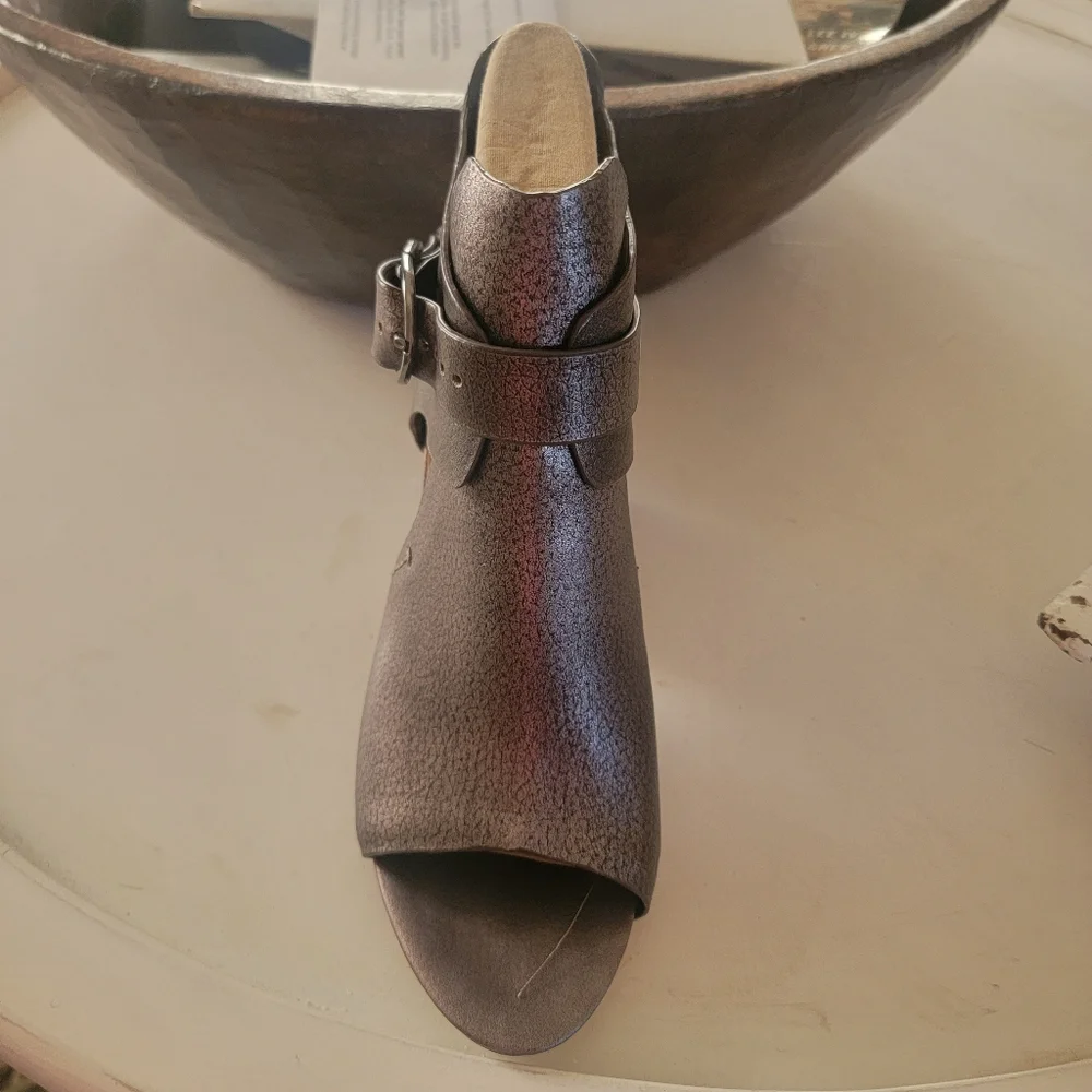 Booties Black and Bronze - Picture 5 of 7